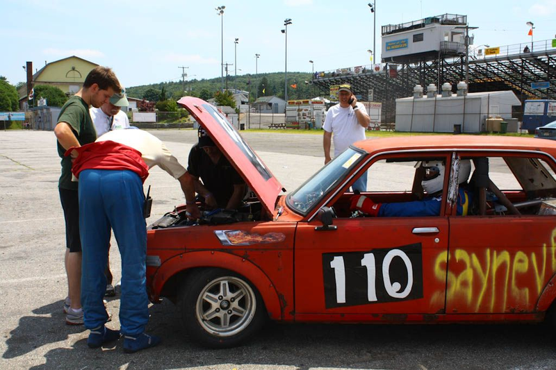 Illustration for article titled The 24 Hours Of LeMons New England 2009 Über Gallery, Part 1